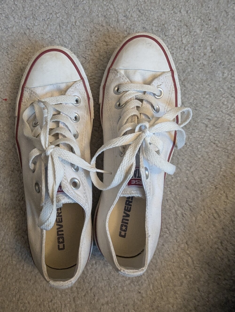 Off white Converse Chuck Taylor All Star low-top sneakers featuring red trim (7)